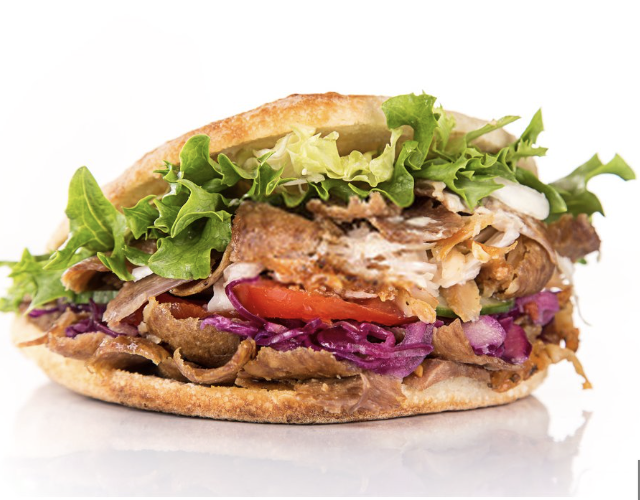 Sandwich kebab halal grillé chez Star Kebab à Sierre